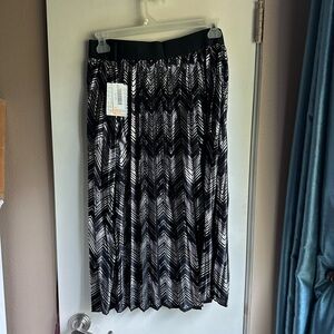 Elegant Black and Silver Chevron Skirt